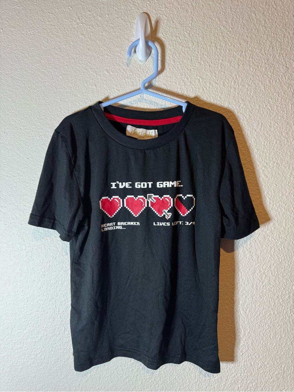 Planet Gold Black Graphic 'I've Got Game' Tee with Red Hearts